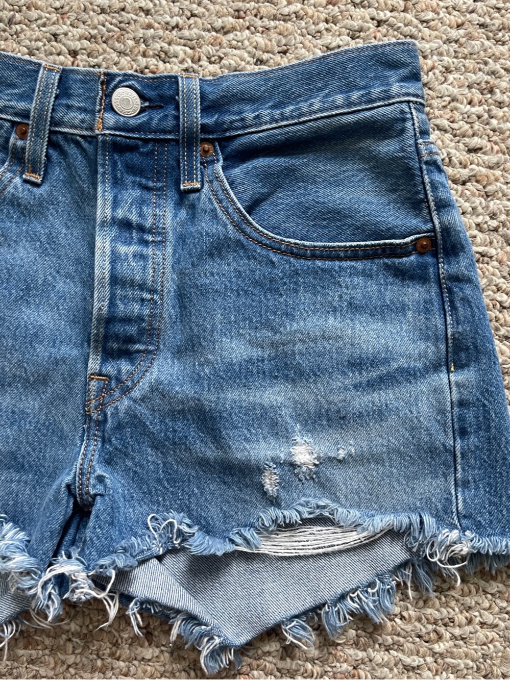 Woman’s Levi's Blue Denim Botton Fly Frayed Hem Women's Shorts 26